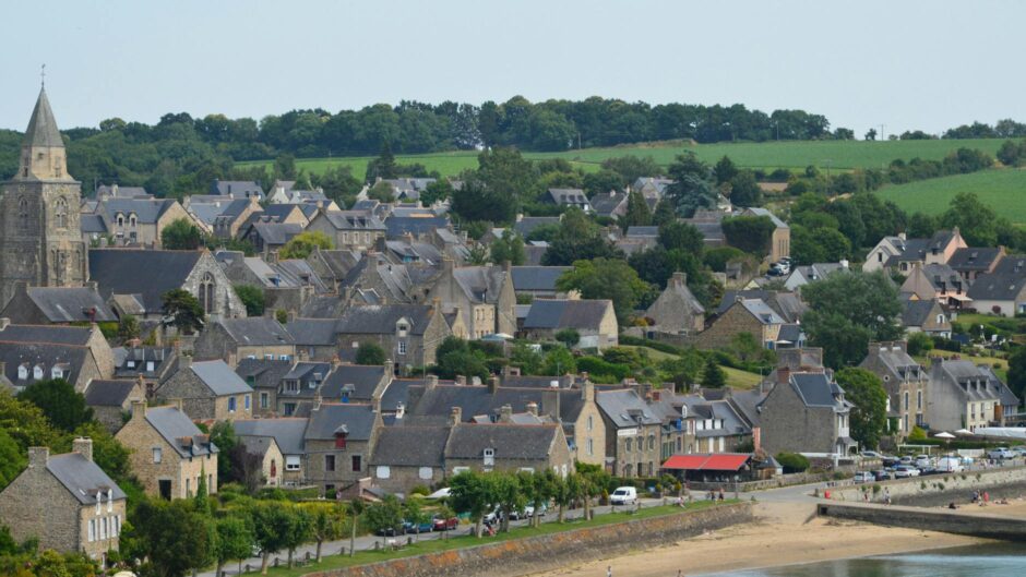 charming village scenery in saint suliac france